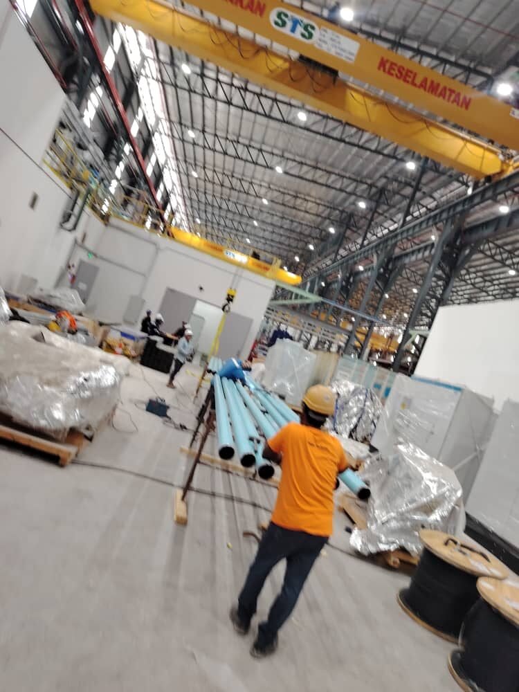 Pipe lengths handled into position in a new production hall