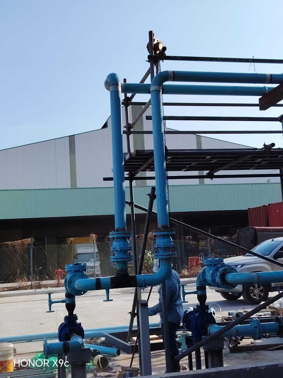 External pipe rack with valves and pump connections