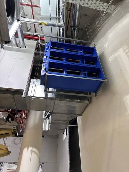 Plenum box and spur connection on a rectangular duct