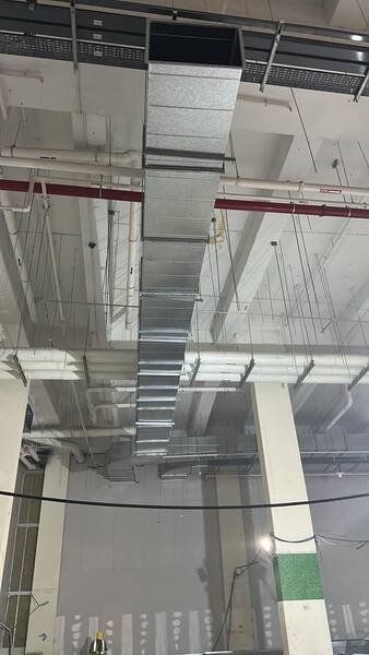 Vertical duct riser running the height of a hall
